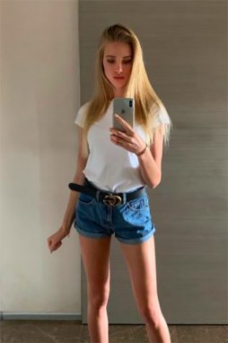 Paris busty escorts Barbie, young blonde sexy GFE