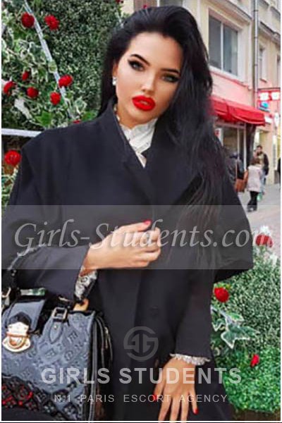 Paris luxury escorts Cristal, top class call girl