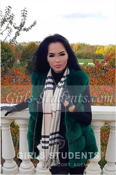 Paris luxury escorts Cristal, top class call girl