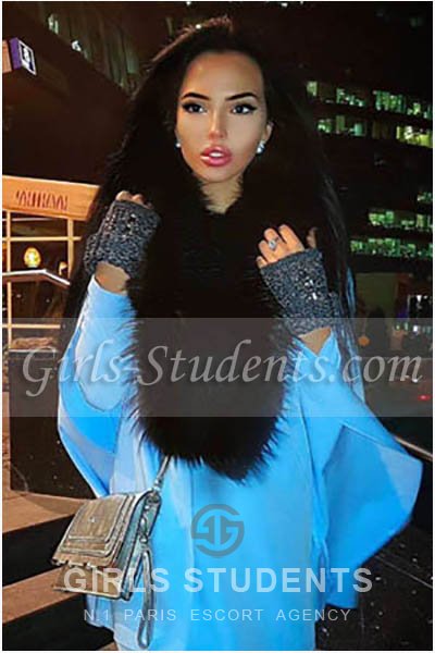 Paris luxury escorts Cristal, top class call girl