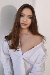 Paris escort ladies Eva, chic luxury GFE girl