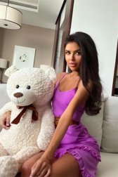 High class Paris escorts Karina, VIP GFE models companion High class Paris escorts Karina, VIP GFE models companion