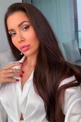 VIP escorts Paris Maria, luxury dark haired female companion VIP escorts Paris Maria, luxury dark haired female companion