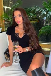 VIP escorts Paris Maria, luxury dark haired female companion VIP escorts Paris Maria, luxury dark haired female companion
