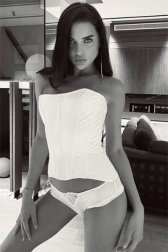 Paris escort de luxe Sabrina, sublime slim GFE companion